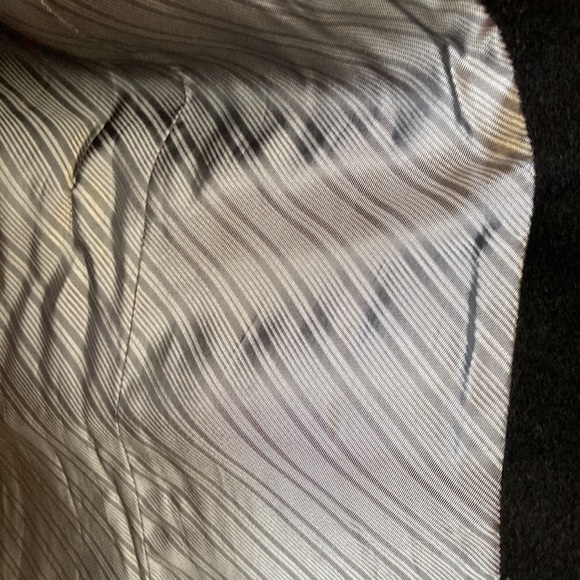 BCBG MaxAzria | long coat with 3 branded button closure. Two front flap pockets. - Picture 4 of 8